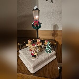 Festive Mouse Maisto Lamplight Carolers Musical Figurine Lighted Christmas Decor